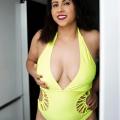 Alina, mit sexy Figur und wunderschönen großen Brüsten. Bild